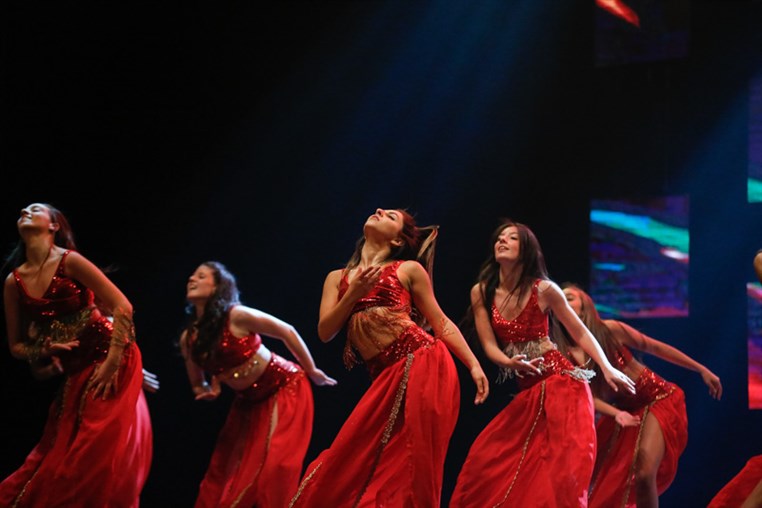 Tribe Dance Hold Your Dream 